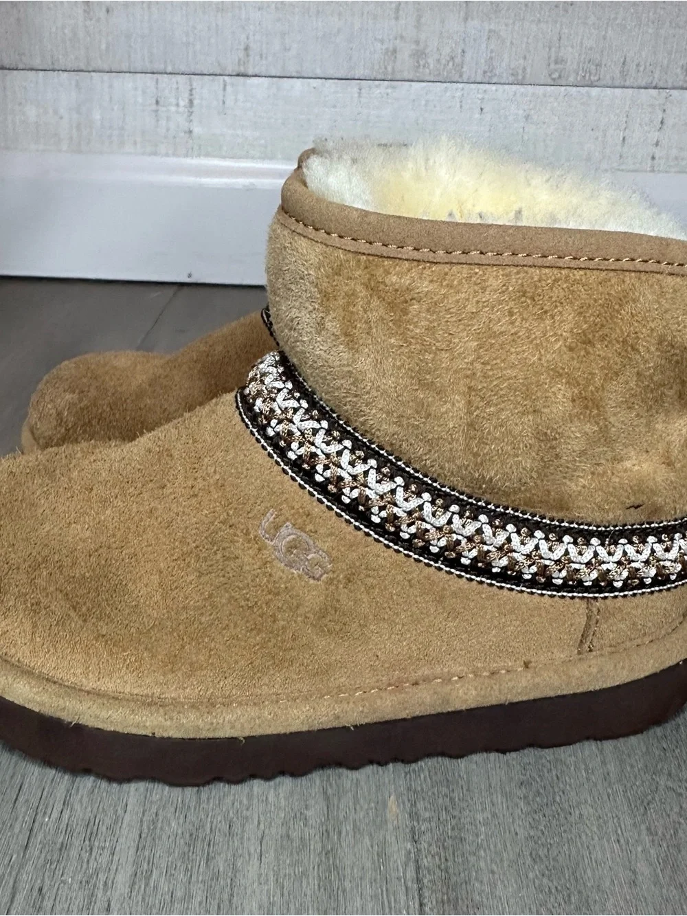 UGG Classic Mini Crescent Boot Chestnut (Toddler) 11